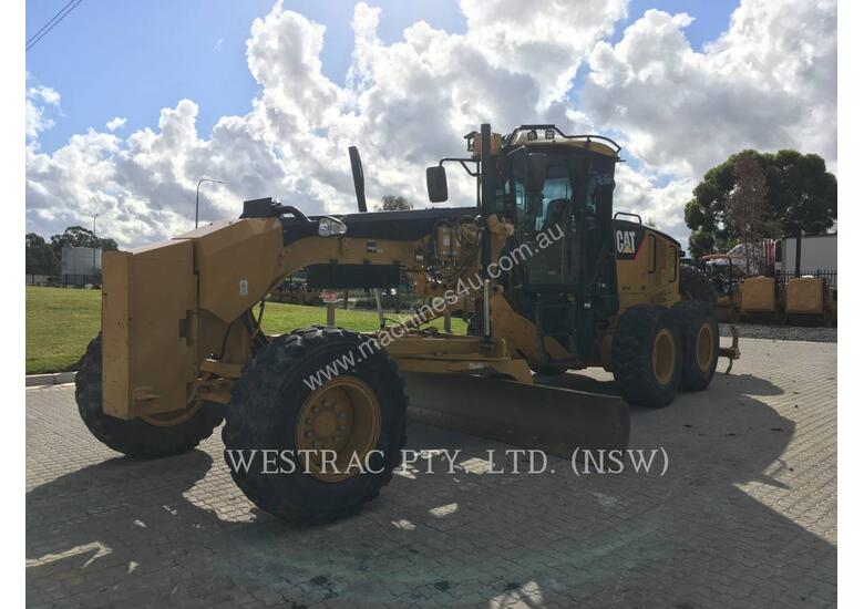 caption CATERPILLAR 140M Motor Graders