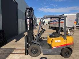 Fork lift low hrs - picture0' - Click to enlarge