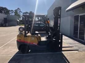 Fork lift low hrs - picture1' - Click to enlarge