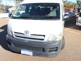 Toyota 2007 Commuter Bus - picture0' - Click to enlarge