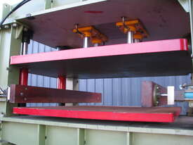 Large Industrial 100 Ton Hydraulic Press - picture1' - Click to enlarge