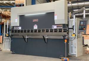 4000mm x 135Ton NC Programmable Pressbrake with Laser Guards & Full Top & Bottom Tooling