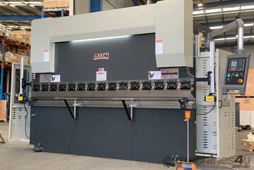4000mm x 135Ton NC Programmable Pressbrake with Laser Guards & Full Top & Bottom Tooling