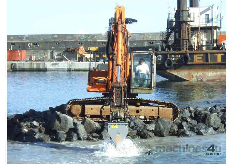 caption FAE RC Crusher/Pulveriser Attachments