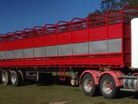 Semi with cattle crate - picture0' - Click to enlarge