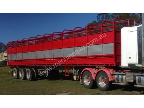 Semi with cattle crate