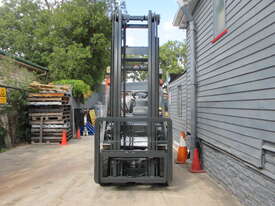 Nissan 1.5 ton LPG, Repainted Used Forklift #1569 - picture1' - Click to enlarge
