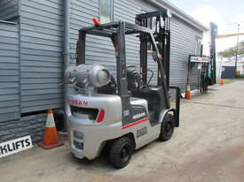 Nissan 1.5 ton LPG, Repainted Used Forklift #1569 - picture2' - Click to enlarge