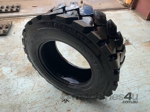 10x16.5 Bobcat tyre for Sale