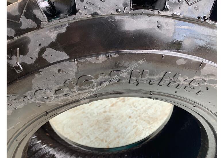 10x16.5 Bobcat tyre for Sale