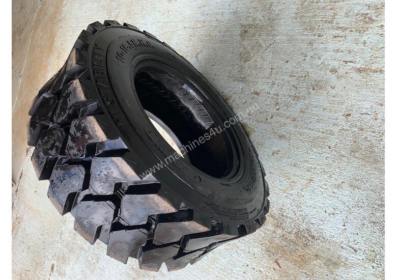 10x16.5 Bobcat tyre for Sale