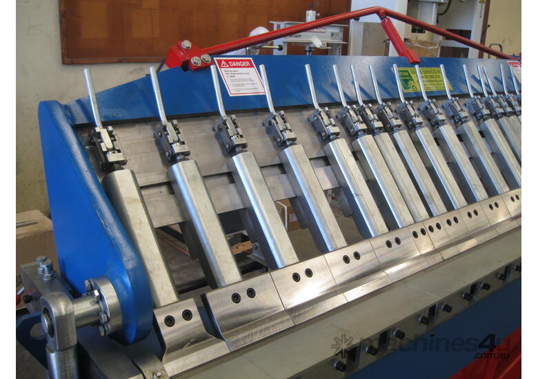 caption SHAW - SHAWBEND 2450 x 2.5 Hyd Panbrake Aus Patent Quick Change Fingers