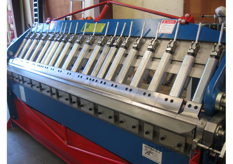 caption SHAW - SHAWBEND 2450 x 2.5 Hyd Panbrake Aus Patent Quick Change Fingers