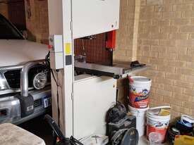 NEVER BEEN USED BAND SAW  - picture0' - Click to enlarge