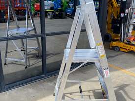 Platform Ladder 1.7m - picture0' - Click to enlarge