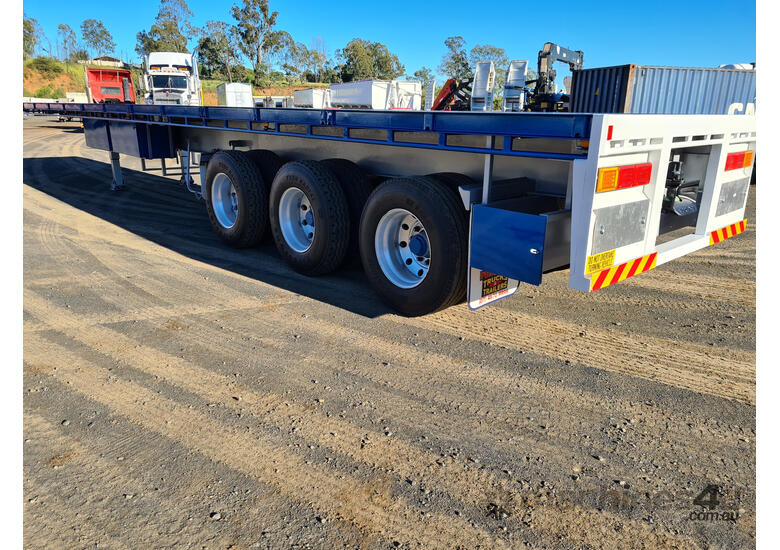 caption Highway Master Semi Flat top Trailer