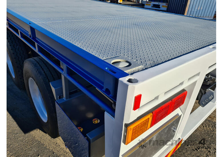 caption Highway Master Semi Flat top Trailer