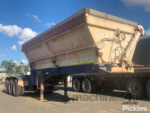 2001 Haulmark 3ST37 Triaxle