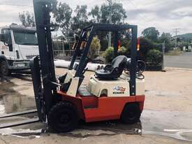 Cheap Nissan Forklift - picture1' - Click to enlarge