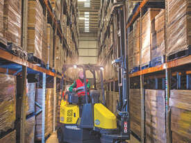 Narrow Aisle Articulated Forklift - picture0' - Click to enlarge