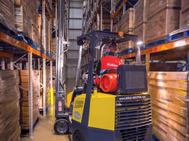 Narrow Aisle Articulated Forklift - picture0' - Click to enlarge