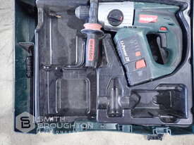 SITE BOX COMPRISING OF 3 X BATTERY DRILLS, ARBORTECH SAW & OTHER ASSORTED BATTERY TOOLS - picture2' - Click to enlarge