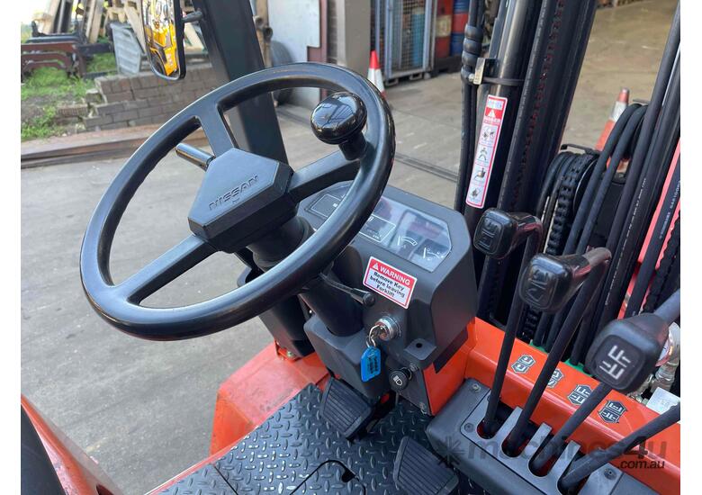 caption 2.5 Tonne Container Mast Forklift For Sale
