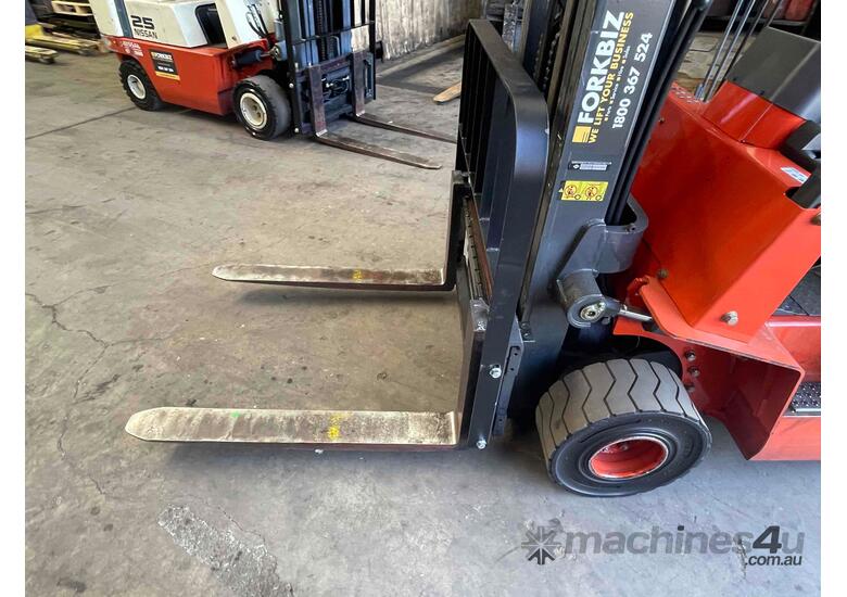 caption 2.5 Tonne Container Mast Forklift For Sale