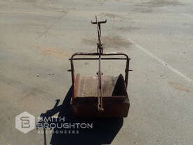 FERGUSON 3 POINT LINKAGE SCOOP BUCKET - picture1' - Click to enlarge