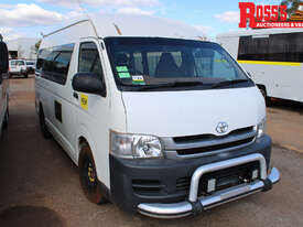 TOYOTA COMMUTER 200 SERIES MINI BUS - picture0' - Click to enlarge