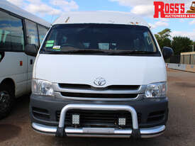 TOYOTA COMMUTER 200 SERIES MINI BUS - picture0' - Click to enlarge