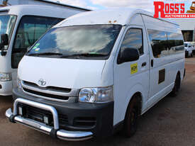 TOYOTA COMMUTER 200 SERIES MINI BUS - picture1' - Click to enlarge