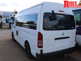 TOYOTA COMMUTER 200 SERIES MINI BUS - picture2' - Click to enlarge