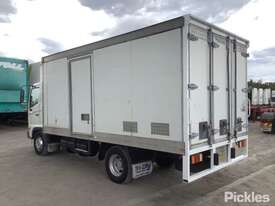 2004 Hino FC4J - picture2' - Click to enlarge