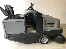 Karcher KM 120/250 Battery rider sweeper - picture1' - Click to enlarge