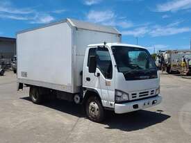 Isuzu NPR200 - picture0' - Click to enlarge