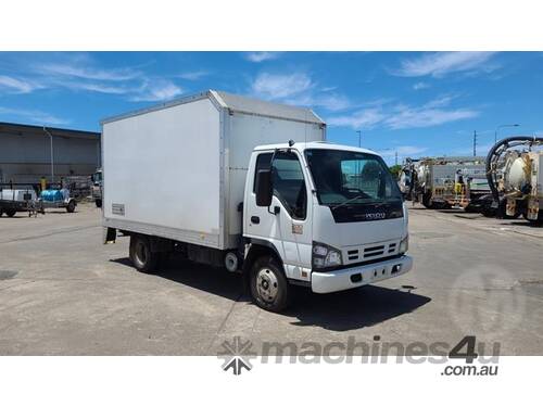 Isuzu NPR200