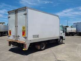 Isuzu NPR200 - picture1' - Click to enlarge