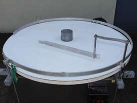 FeedingTurntable - picture2' - Click to enlarge