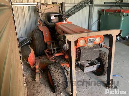 Kubota B7100 HST 4WD Tractor