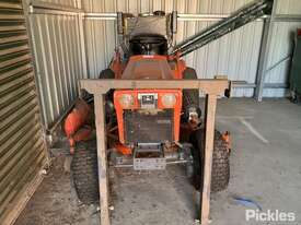 Kubota B7100 HST 4WD Tractor - picture0' - Click to enlarge