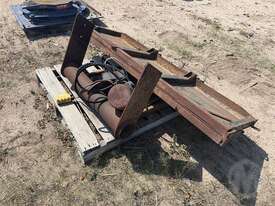 Tail Gate Loader - picture0' - Click to enlarge