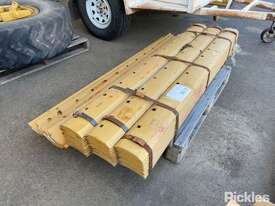 Pallet Of Grader Blade Attachments - picture0' - Click to enlarge