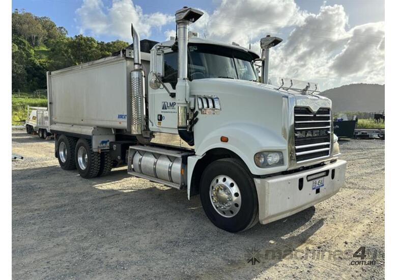 Buy Used 2010 Mack 2010 MACK TRIDENT TIPPER TRUCK 2004 GIPPSLAND TI ...