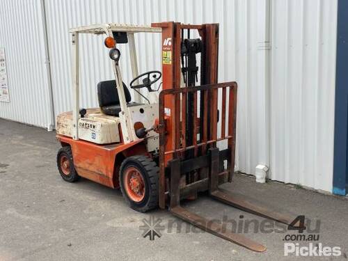 1982 Datsun PF02 2 Stage Forklift