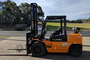 2015 ENFORCER R50L-HC | 5000 Kg | 4.5m Lift | Fork Positioner Side Shift