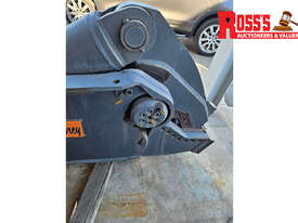 EMBREY EDS18R ROTARY HYDRAULIC DEMOLITION/SCRAP SHEAR - picture1' - Click to enlarge