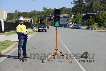 PTL3 Traffic Light Keeping Traffic Controllers Safe