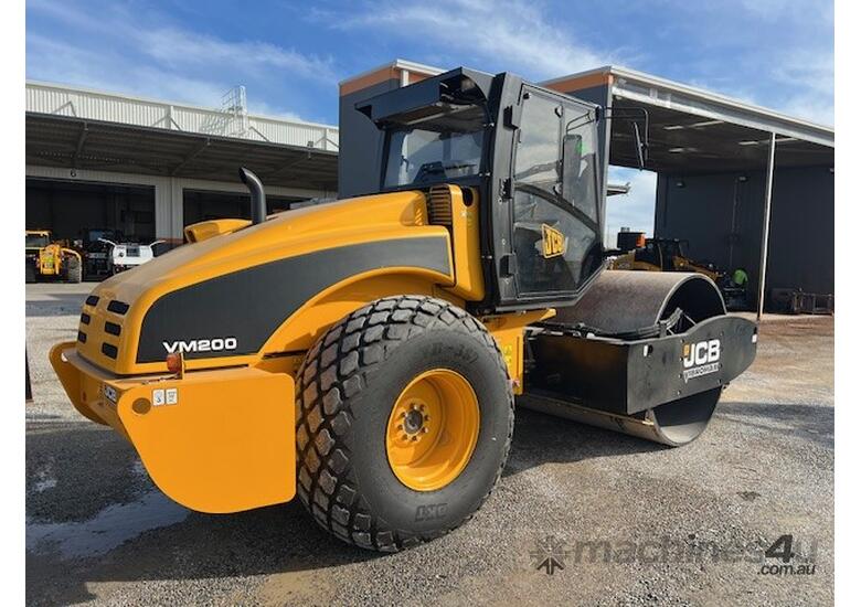 caption 2023 JCB VM200D SMOOTH DRUM ROLLER U4698