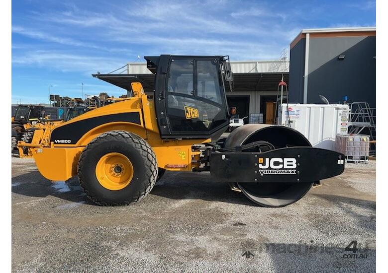 caption 2023 JCB VM200D SMOOTH DRUM ROLLER U4698